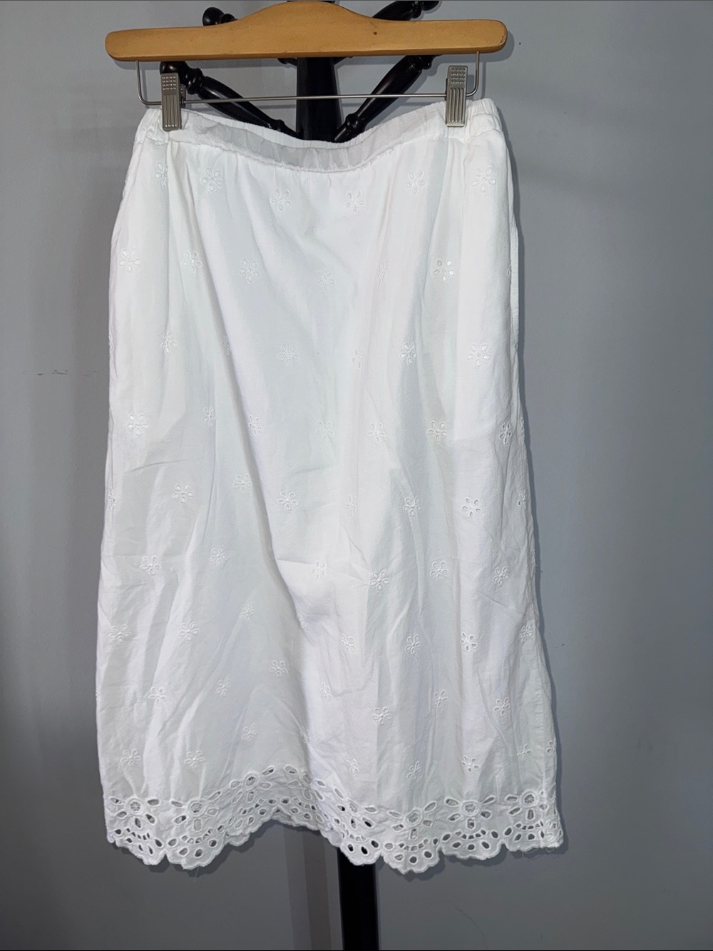 Women's White Eyelet Midi Skirt 17.1T